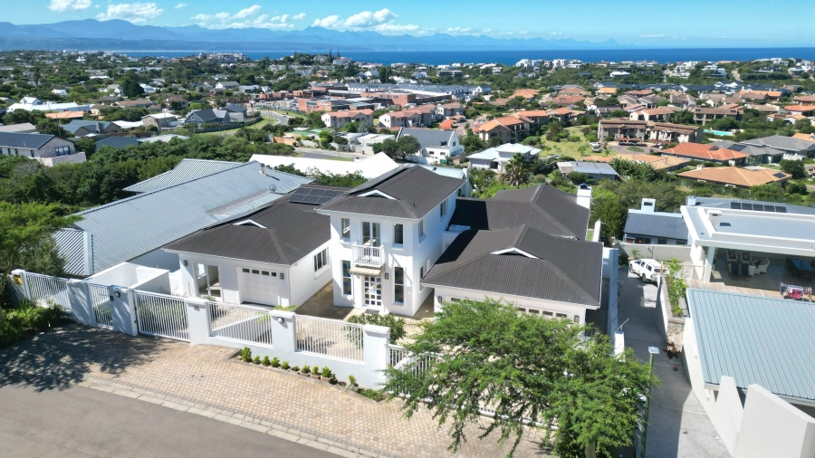 7 Bedroom Property for Sale in Whale Rock Western Cape